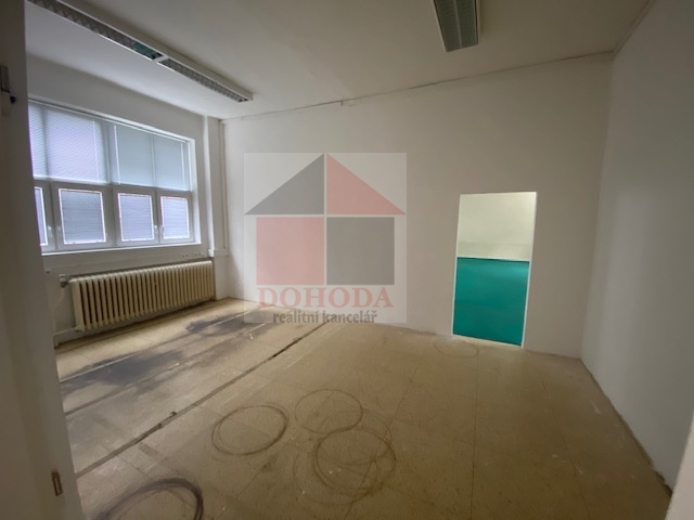 Pronájem nebytové jednotky o celkové výměře 129 m² Zlín - 3